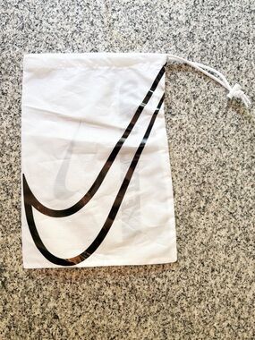 ♥️💖 Nike TRACK & FIELD Cinch Bag